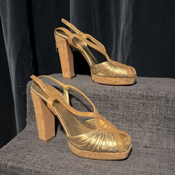 Prada shoes, gold High heel sandals. - Picture 2 of 11